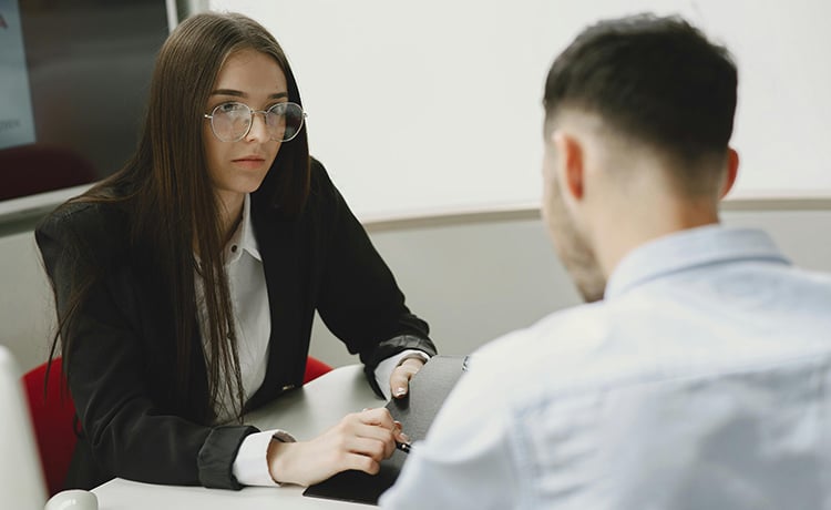 Écouter les attentes du salarié en matière de rémunération et de conditions de travail