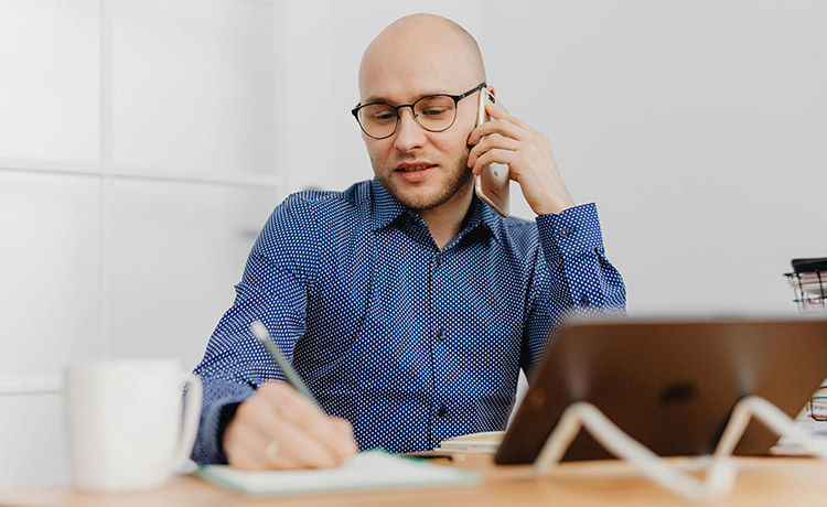 Identifier les parcours d’achat des différents types de clients pour maximiser l’efficacité des efforts commerciaux et marketing
