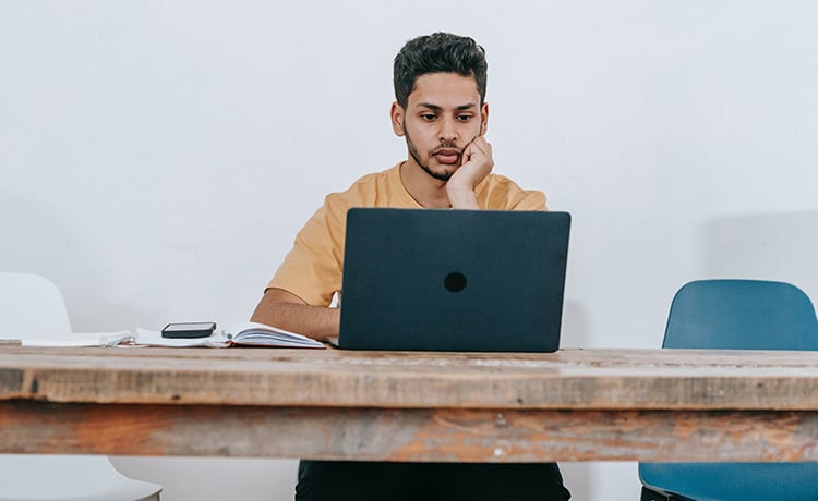 Mettre en place un environnement et un cadre relationnel adaptés au tutorat en ligne