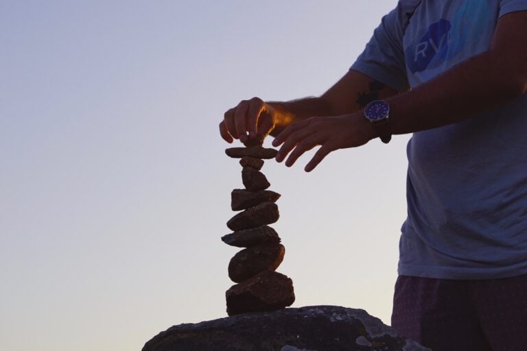 Crise-how-high-can-you-stack-the-rocks-2023-11-27-04-53-46-utc