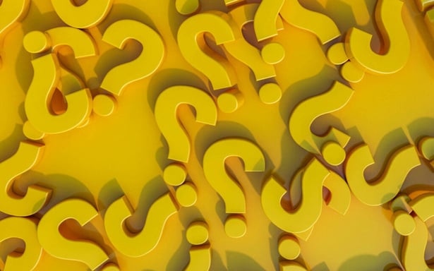 Points d'interrogation jaunes en trois dimensions